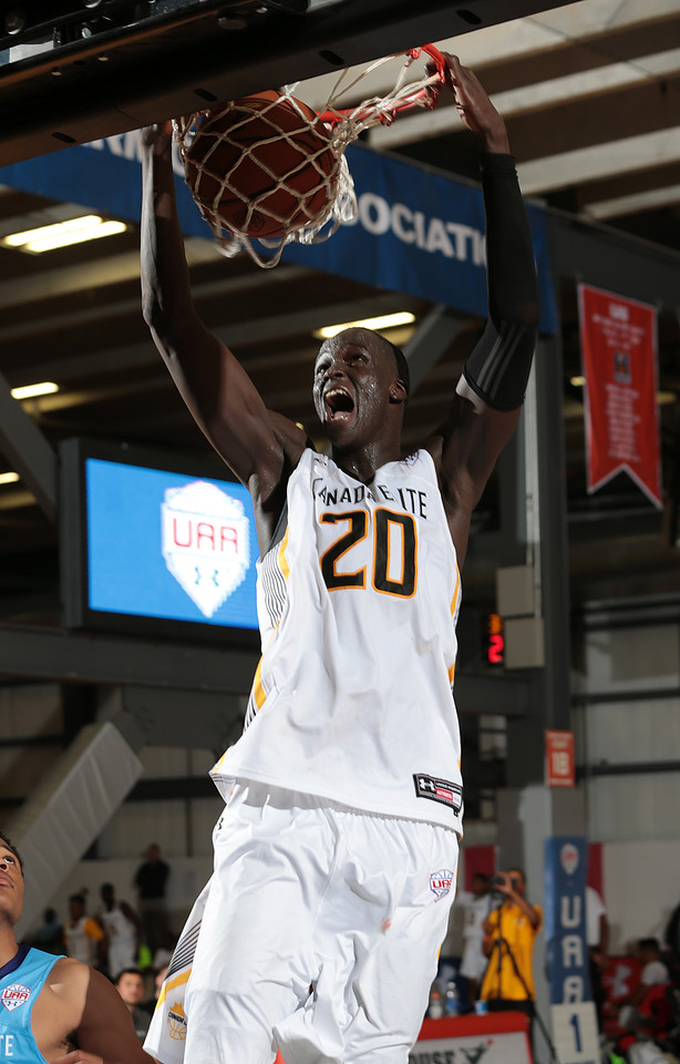 Indiana offers five-star 2016 7-footer Thon Maker, brother Matur - Inside  the Hall