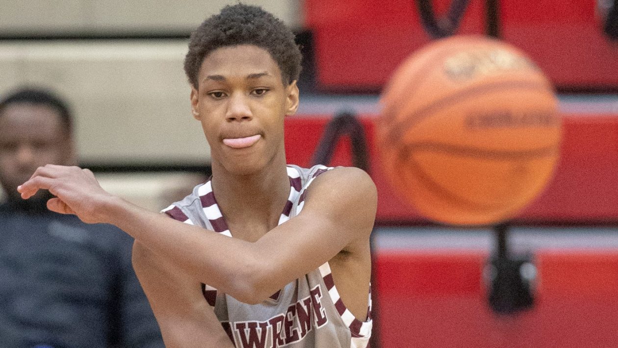 Class of 2022 forward D'Ante Davis holds six offers | Zagsblog